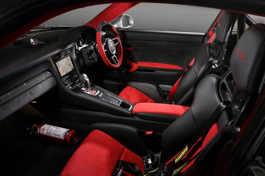 Интерьер Porsche 911 GT2 RS (991) 2018 года  (AU) (фото 16 из 38)